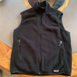 Patagonia Women’s Black Full-Zip Fleece Vest. MEDIUM